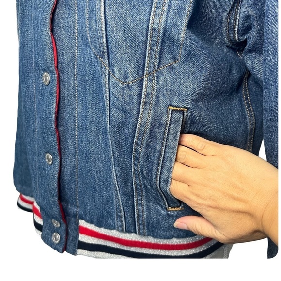 Levis Big E Premlum Reversible
Denim Satin Quilted Jean Jacket Size M - Picture 5 of 14